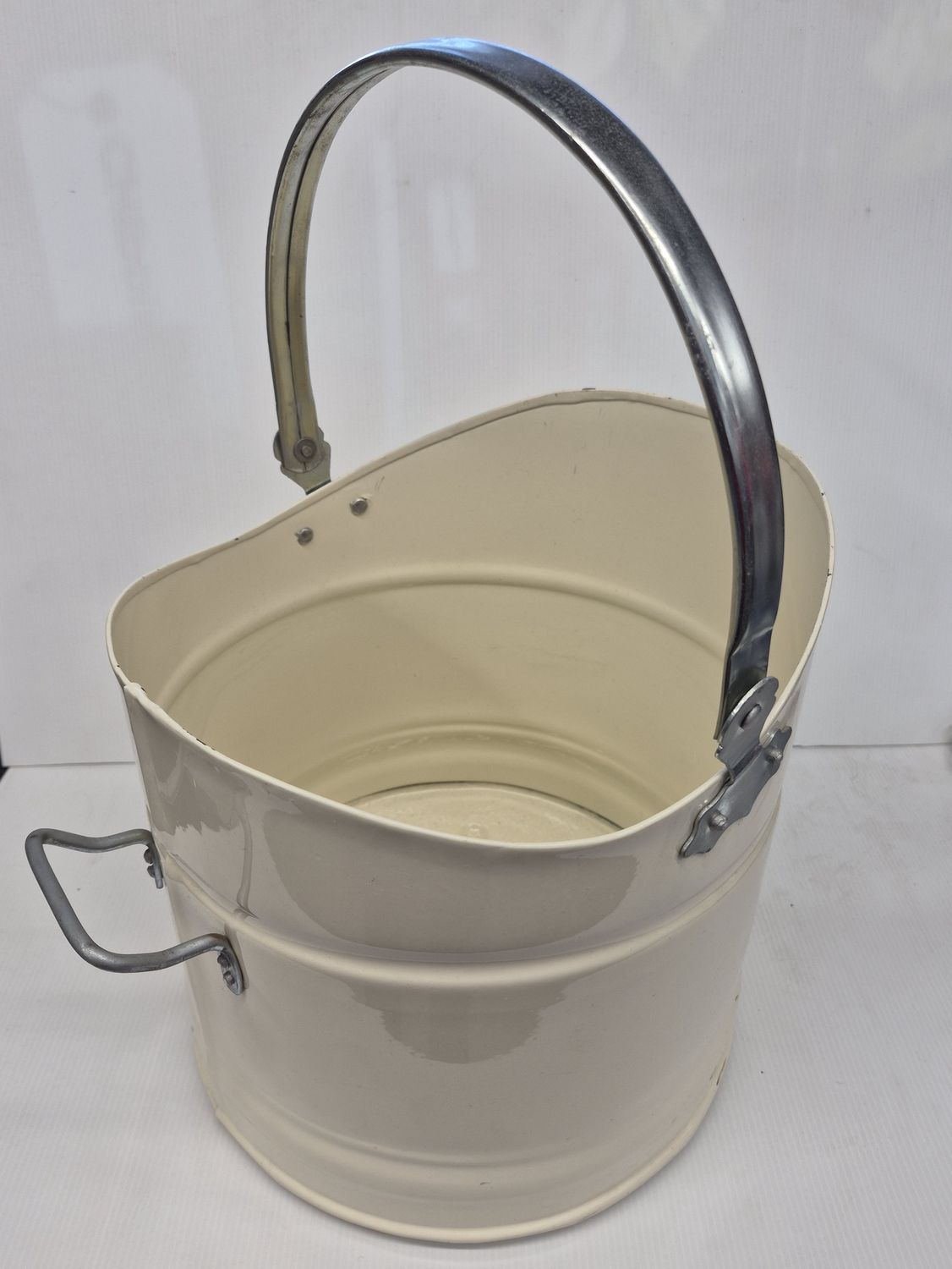 COAL BUCKET CREAM