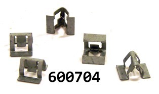 600704