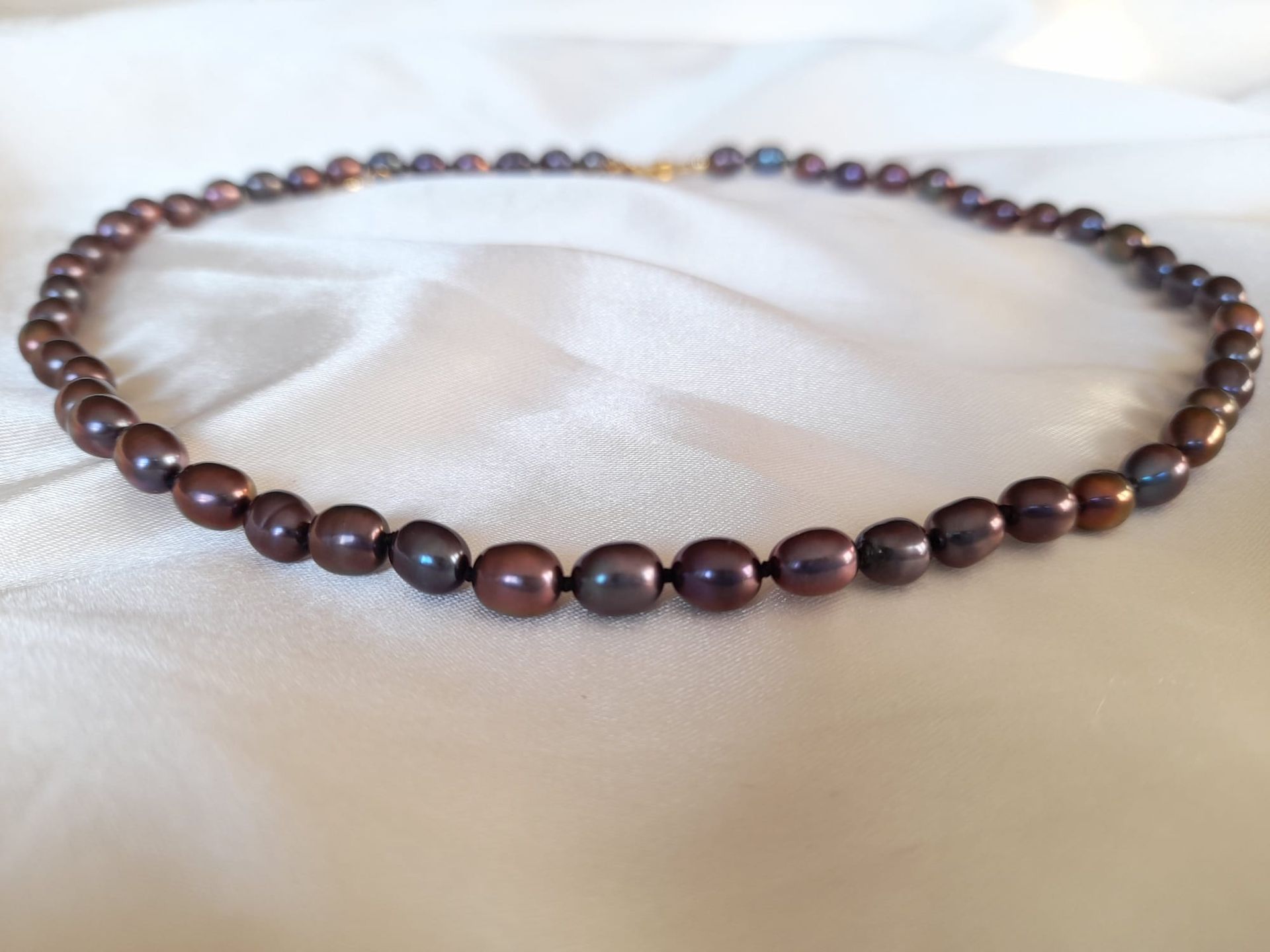 Classic pearl necklace Nightfall