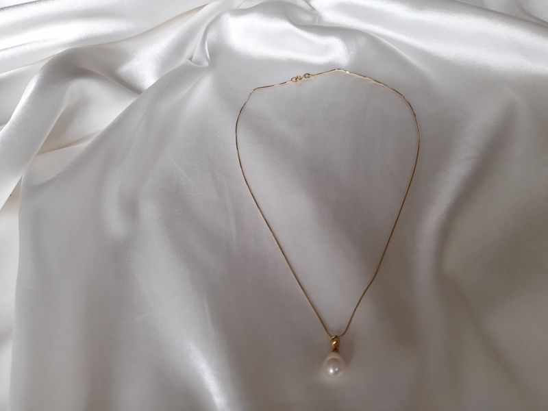 Special Collection: Teardrop freshwater pearl pendant, 14 K gold necklace