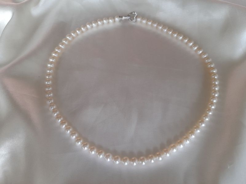 Special Collection: Freshwater Pearl Necklace Timeless Elegance