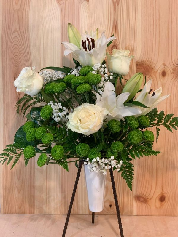Ramo de Rosas blancas, Lilium y Crisantemo