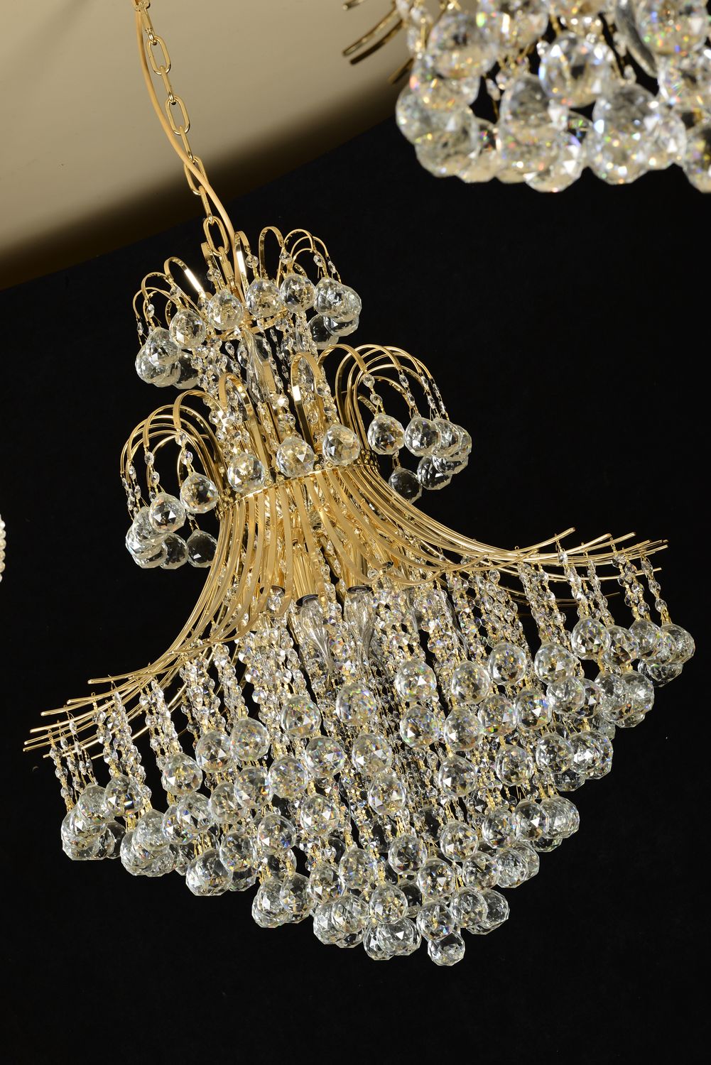 128H-25X31 GOLD CONTOUR STYLE CHANDELIER (CB205)(FO201)