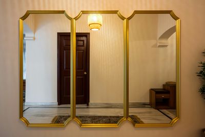MIRRORED FURNITURE