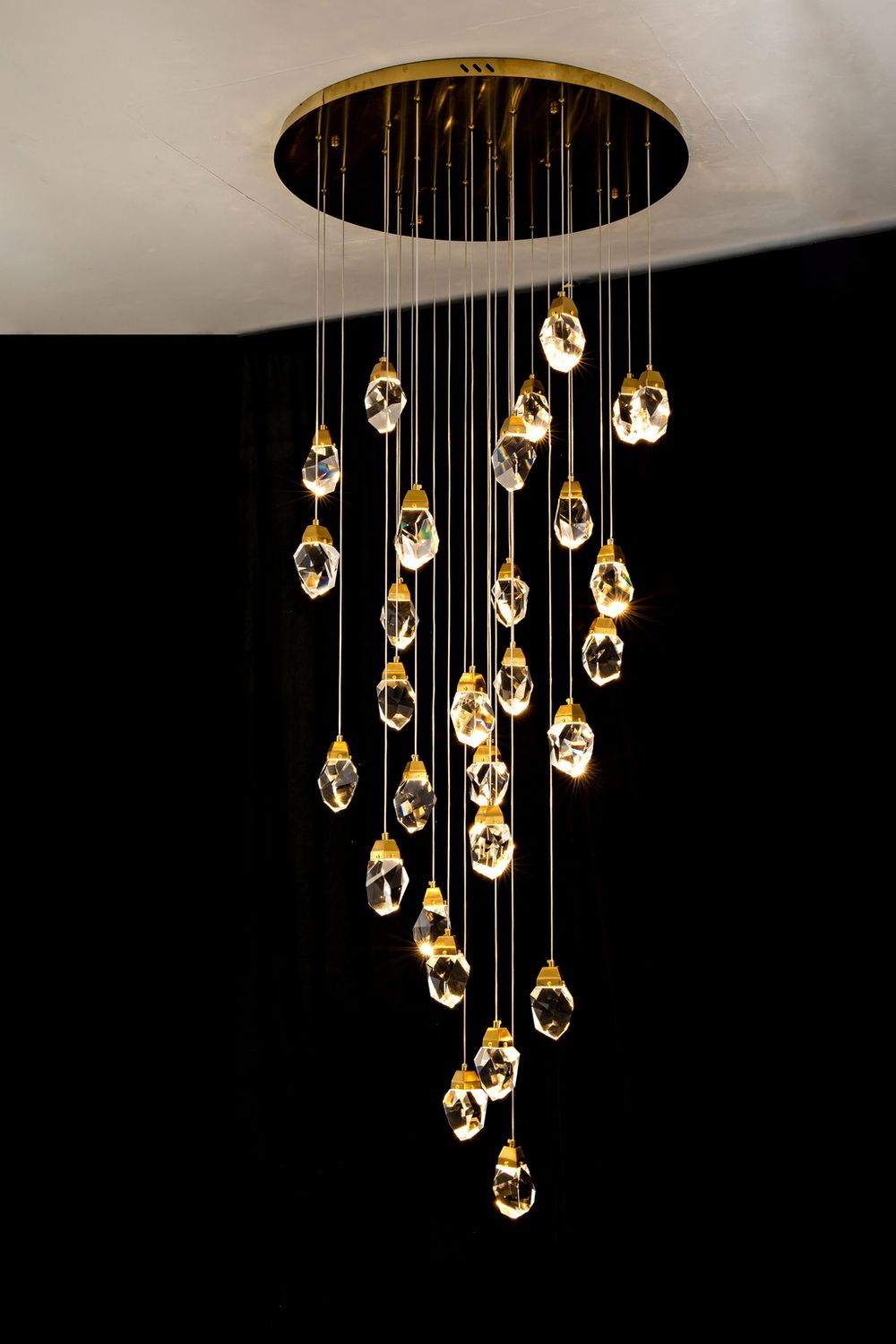 1101W34AG 34"X118" MODERN GLASS DROP (30 CRYSTAL DROP)