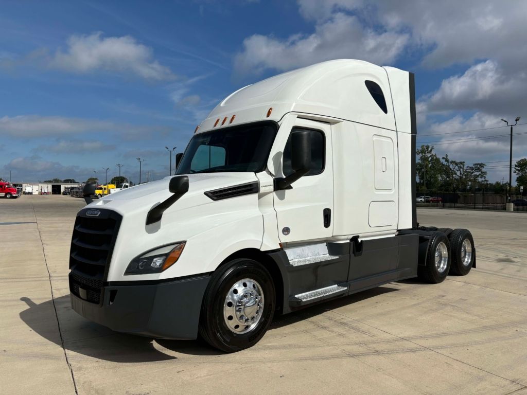 2021 Freightliner CASCADIA 126