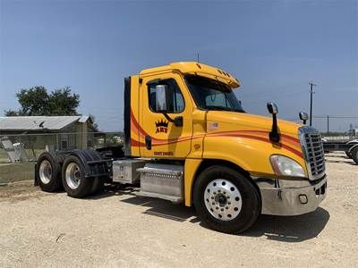 2016 Freightliner Cascadia 125 Day Cab Truck - Detroit 450HP, Automatic