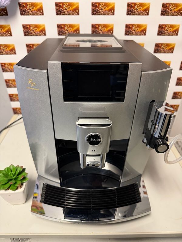Refurbished Kaffeevollautomat Jura E8 EB