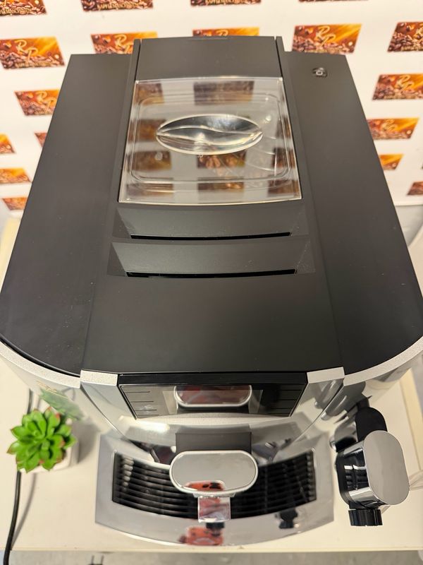 Refurbished Kaffeevollautomat Jura E8 EB