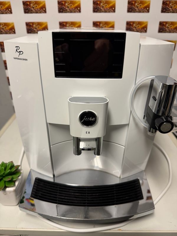 Refurbished Kaffeevollautomat Jura E8 EB