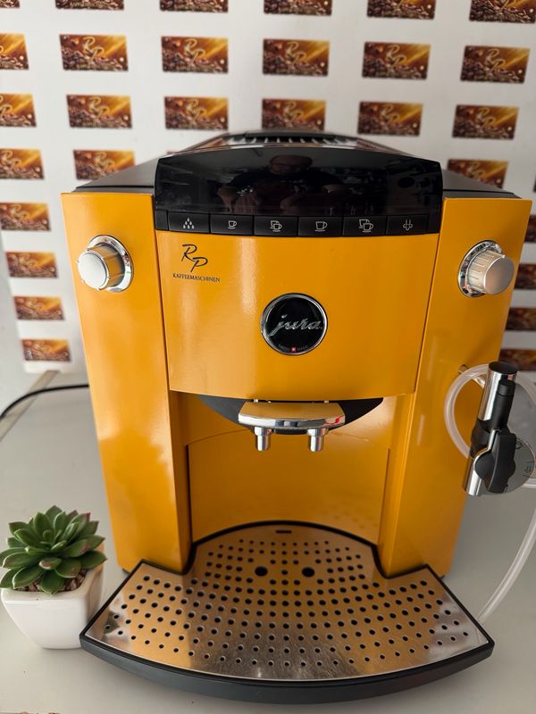 Refurbisched Kaffeevolautomat Jura F 50 (Frisch gewartet und gelb foliert)