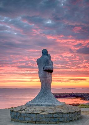 Memorial Gardens Statue