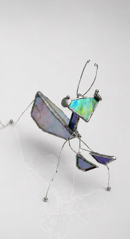 Praying Mantis- Transparent Iridescent Purple Praying Mantis- Transparent Iridescent Purple