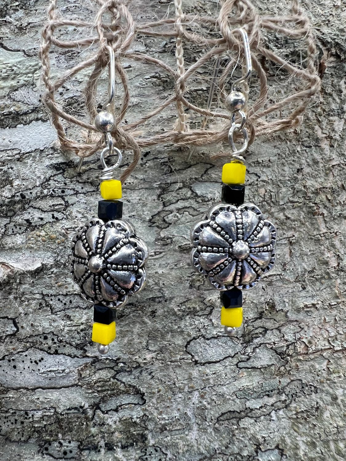 Daisy Beaded Earrings