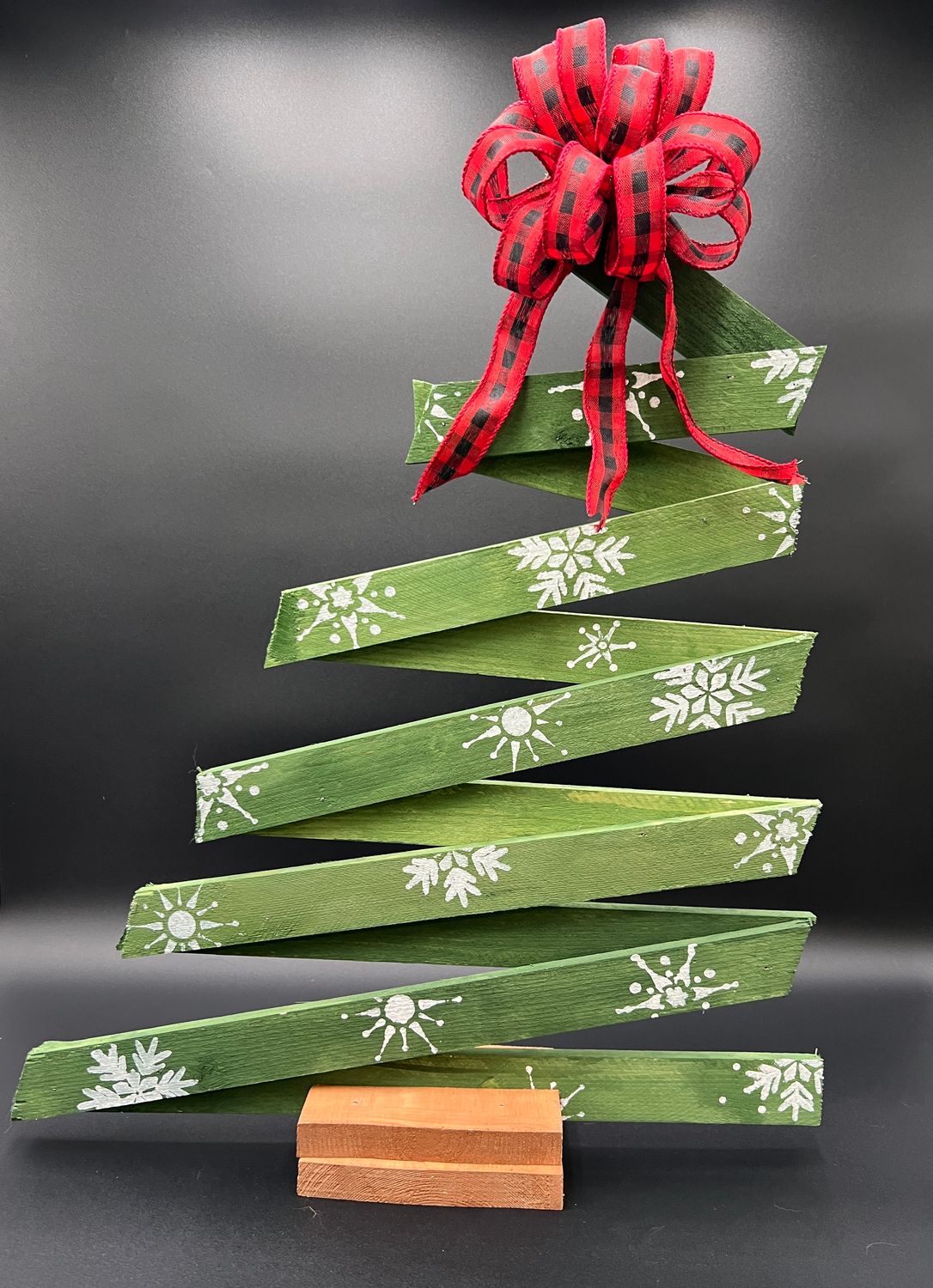 Red Plaid Bow Slat Christmas Tree