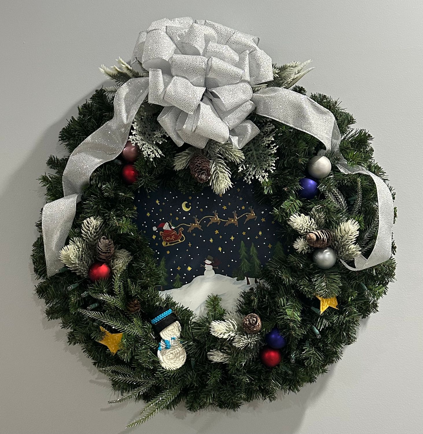 28&quot; Lighted Santa/ Snowman Wreath