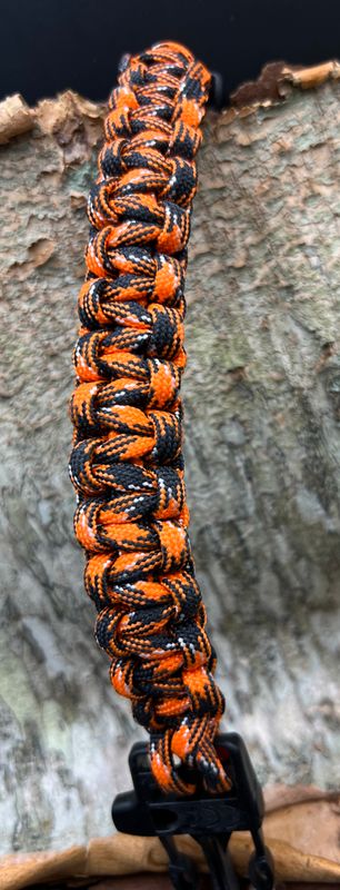 Paracord Bracelet 7&quot; with safety whistle Clasp