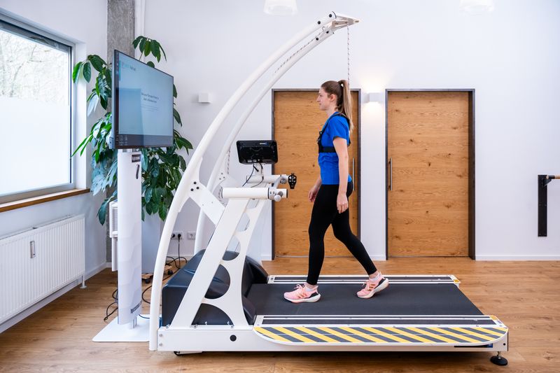 Sistema de Análisis y Entrenamiento de Marcha Rehawalk