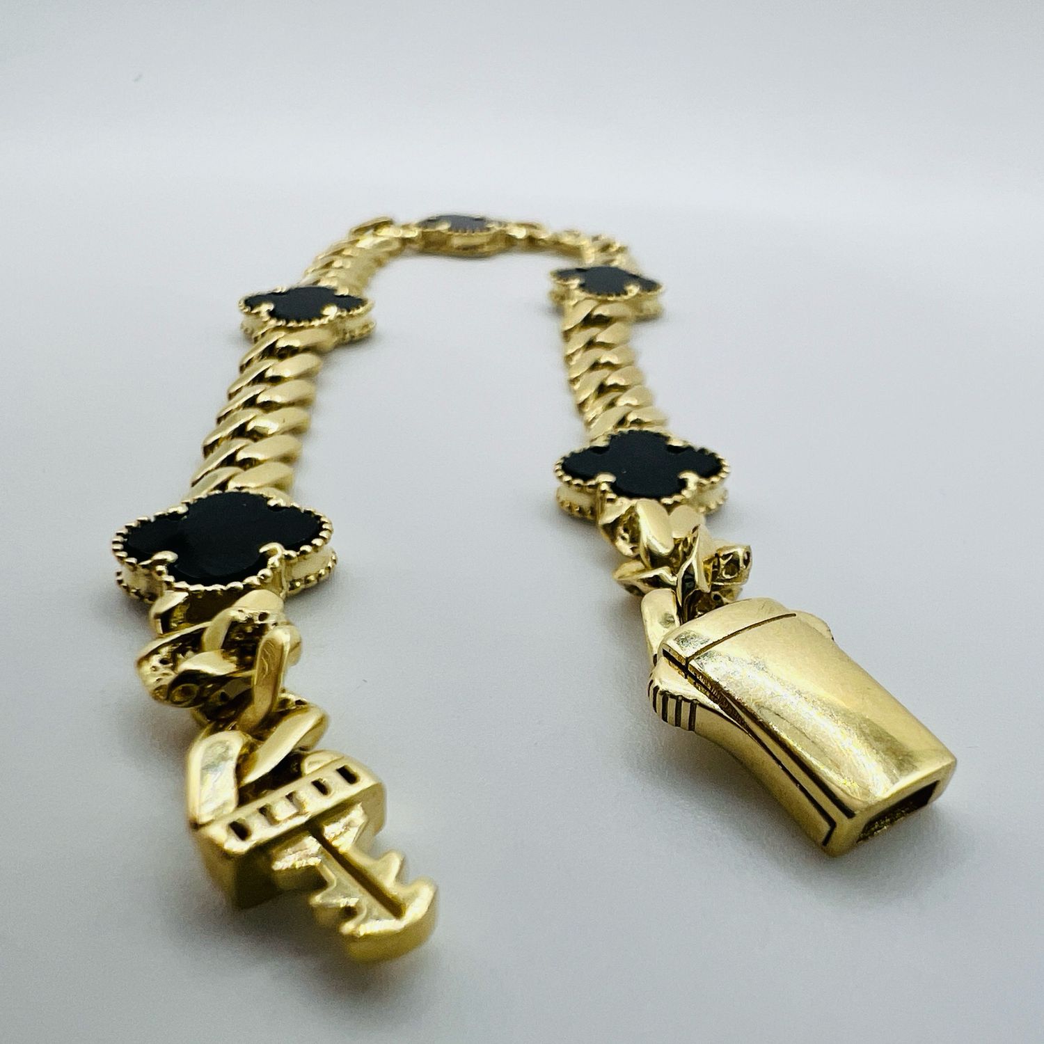 Pulsera VC negro con caja 14k