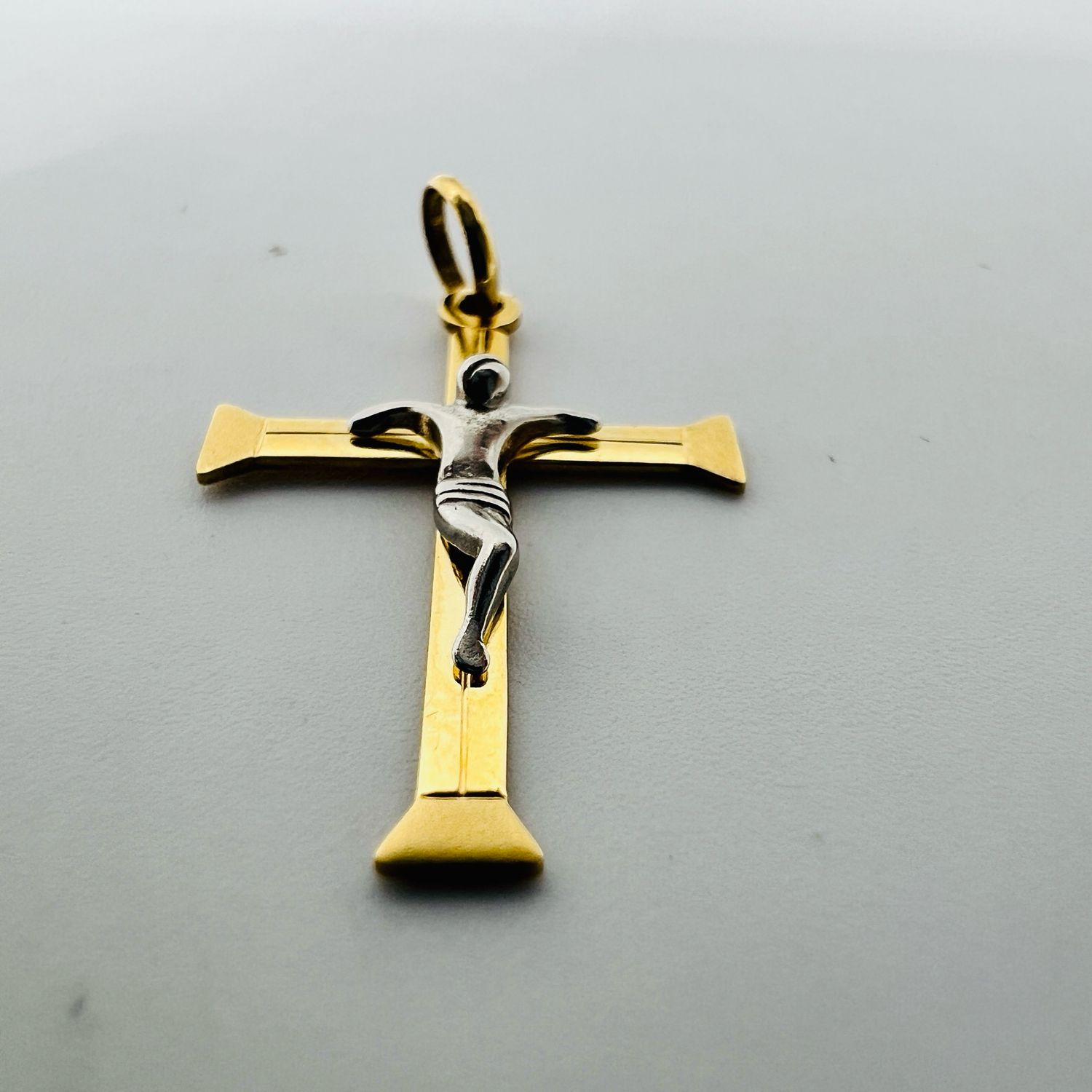 Crucifijo slim 14k