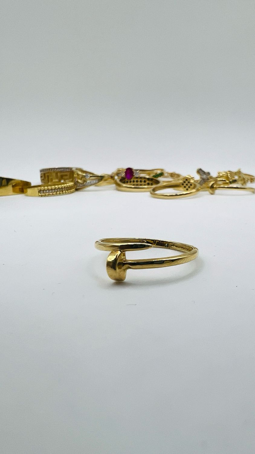 Anillo tipo clavo 14k