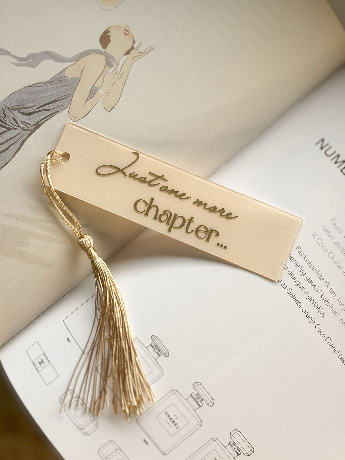 Knygos skirtukas - Just one more chapter..