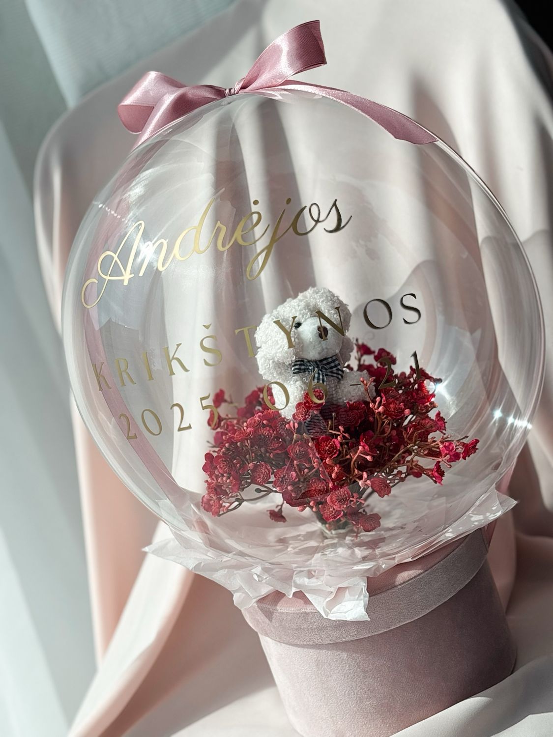 Personalizuota dovana balione - Meškutis tarp gėlių