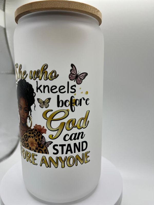 16 oz Glass Cup – She Who Kneels Before God Can Stand Before Anyone 👑🙏