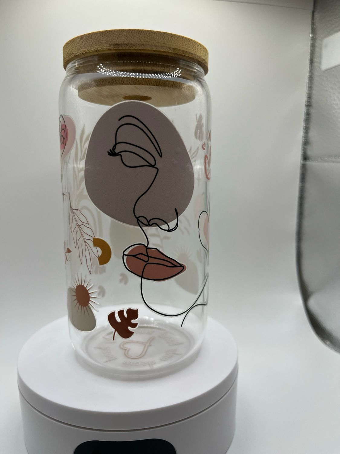 16 oz Glass Cup – Abstract Woman Face 🌿🎨