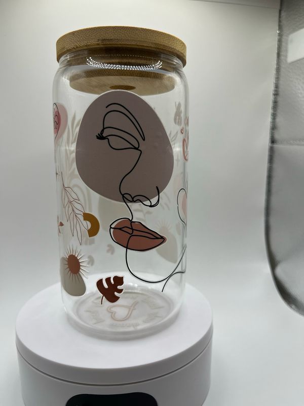 16 oz Glass Cup – Abstract Woman Face 🌿🎨
