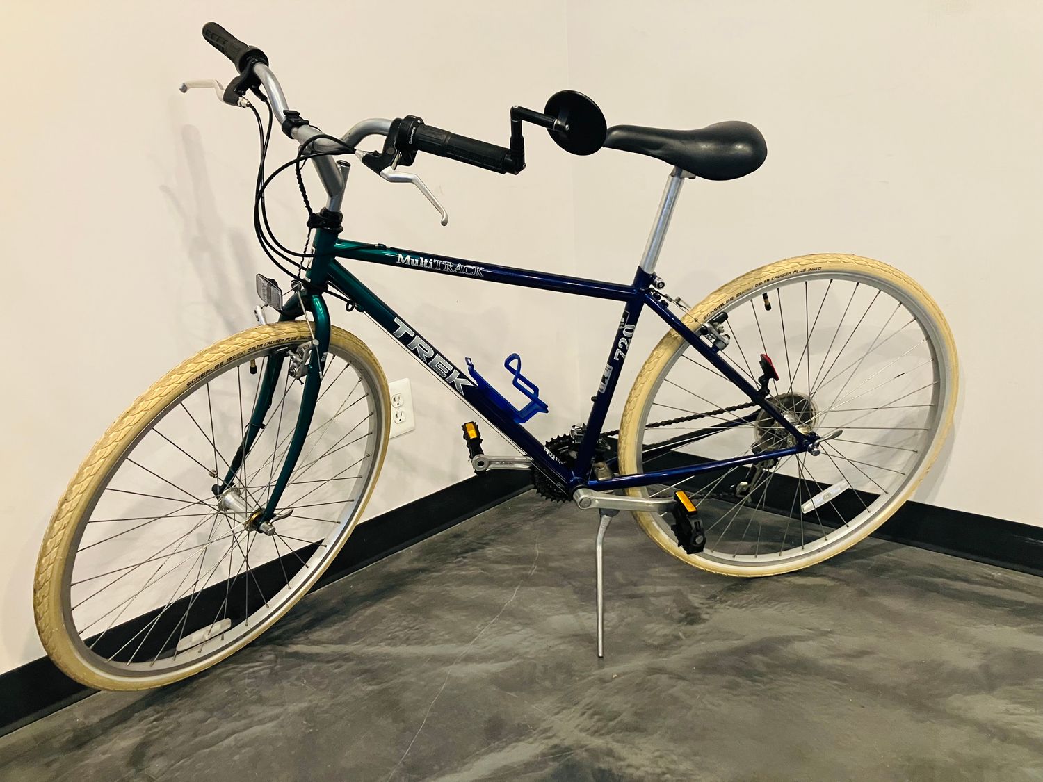 USED AS IS - Trek Multitrack 720