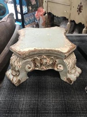 Iris Lamp Pedestal