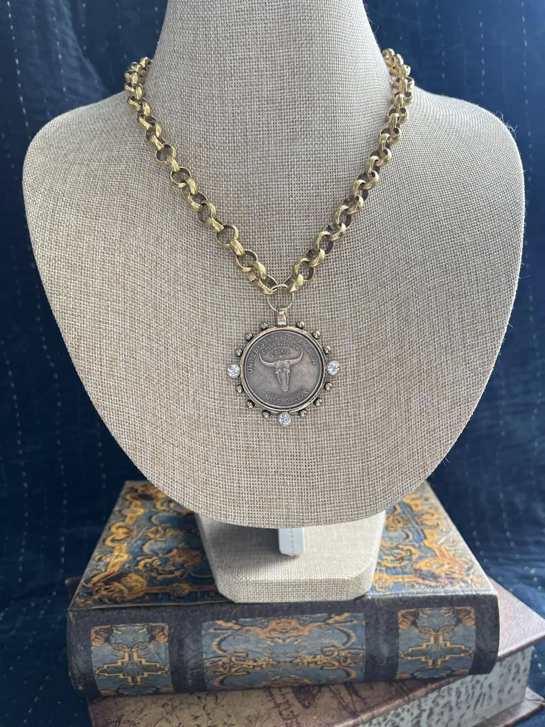 Longhorn Coin Links Chain Necklace, Colour: Gold