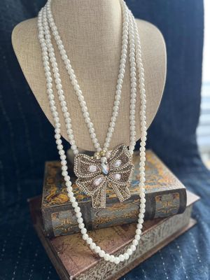 Pearl &amp; Bow Necklace
