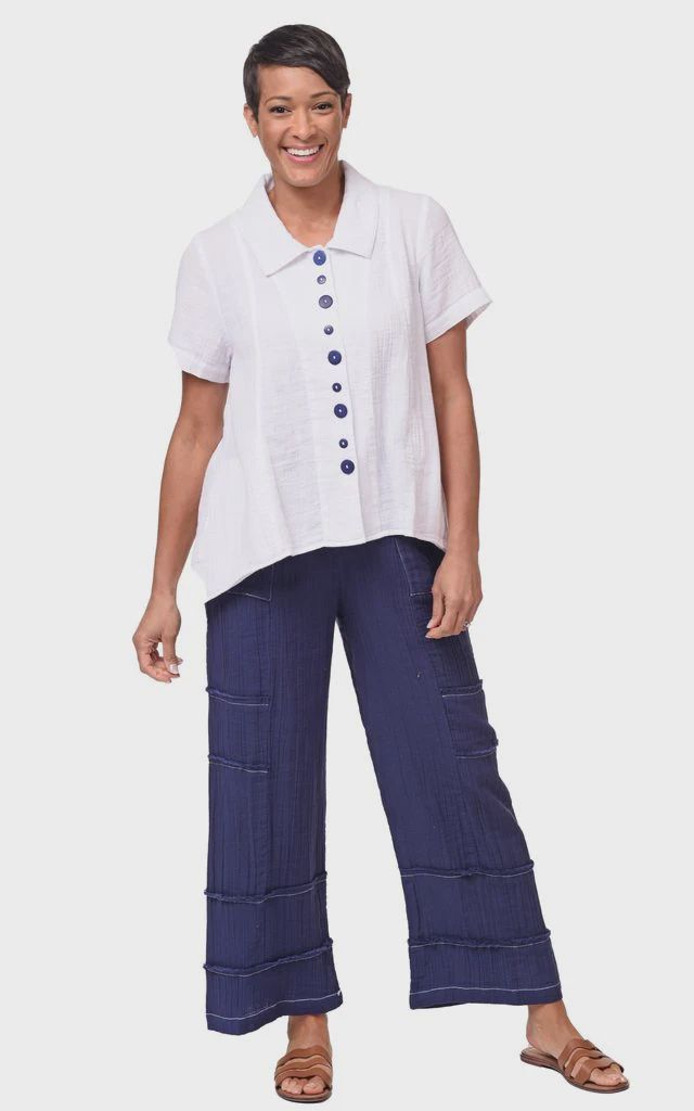 Moira White Top w. Navy Buttons