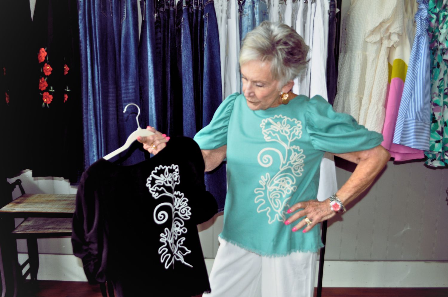 Puff Sleeve w. White Embroidered Design