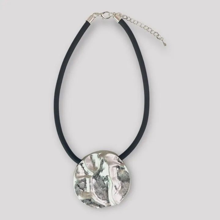 Hammered Circle Necklace, Colour: Silver
