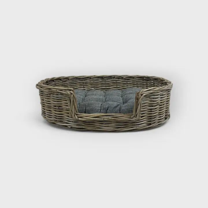 Oval Rattan Pet Bed w. Pillow
