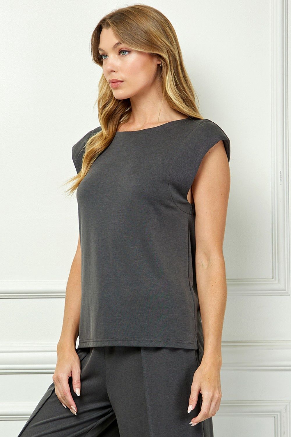 Padded Shoulder Soft Sleeveless Top
