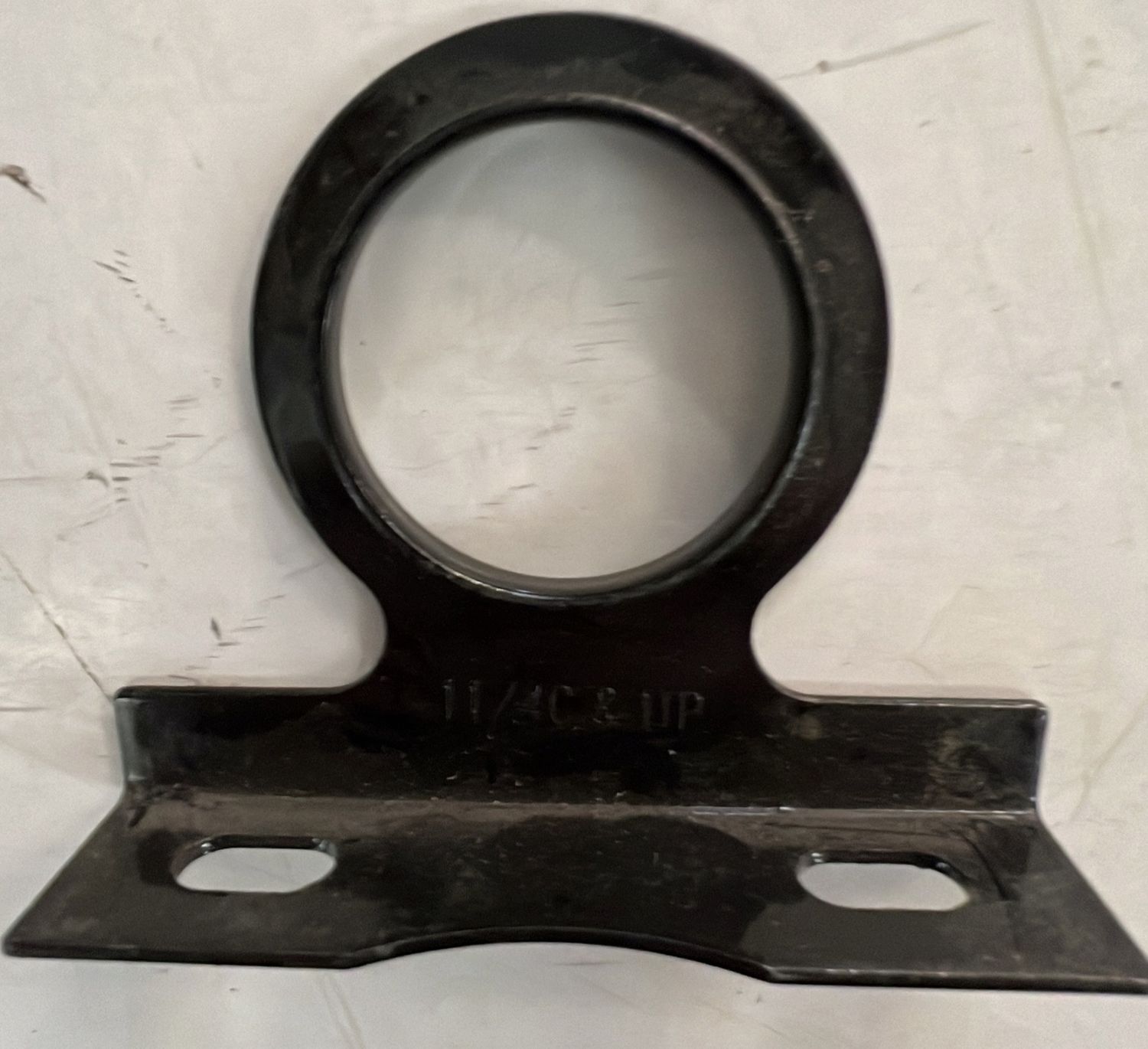 PIPE STAY 11/2 IPS SHORT