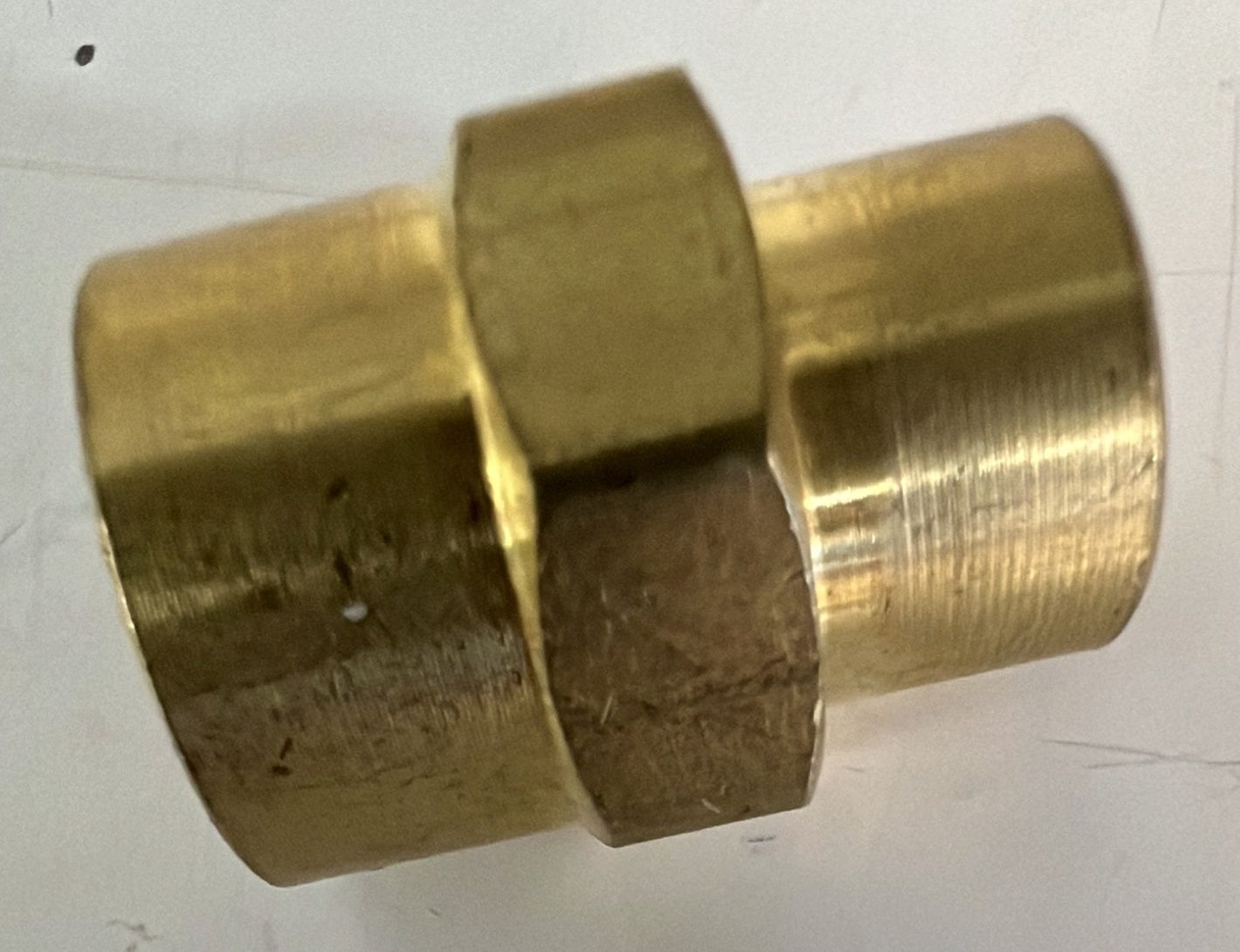 BRASS RED COUP 3/8 X 1/4