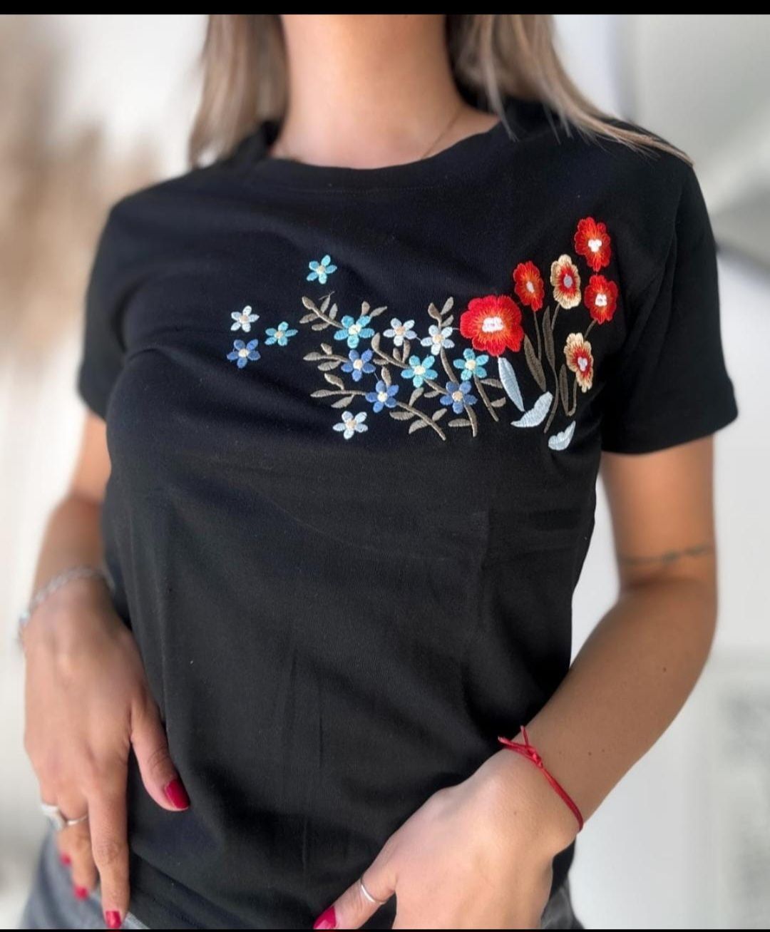 Remeras de modal bordadas