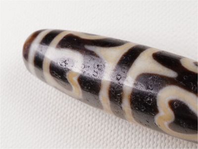 蓮花六眼虎牙天珠/ 00114