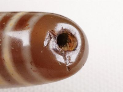 374天珠　天地天珠　風化型　貴重　珍品　　dzibeads！ 细长美丽七宝之首至纯天珠两眼天珠。特殊形状难得一见，有极致