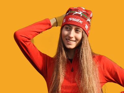 Czapka biegowa styl retro, motyw świąteczny Swix Gunde 46452-9990 wełna Merino 30%