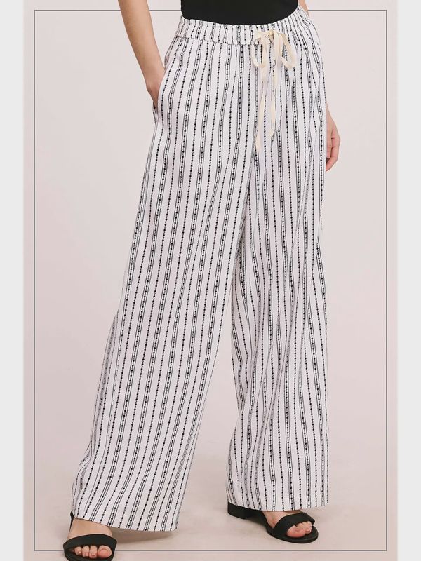 Patterned Design Relaxed Fit Pants w/ Pockets