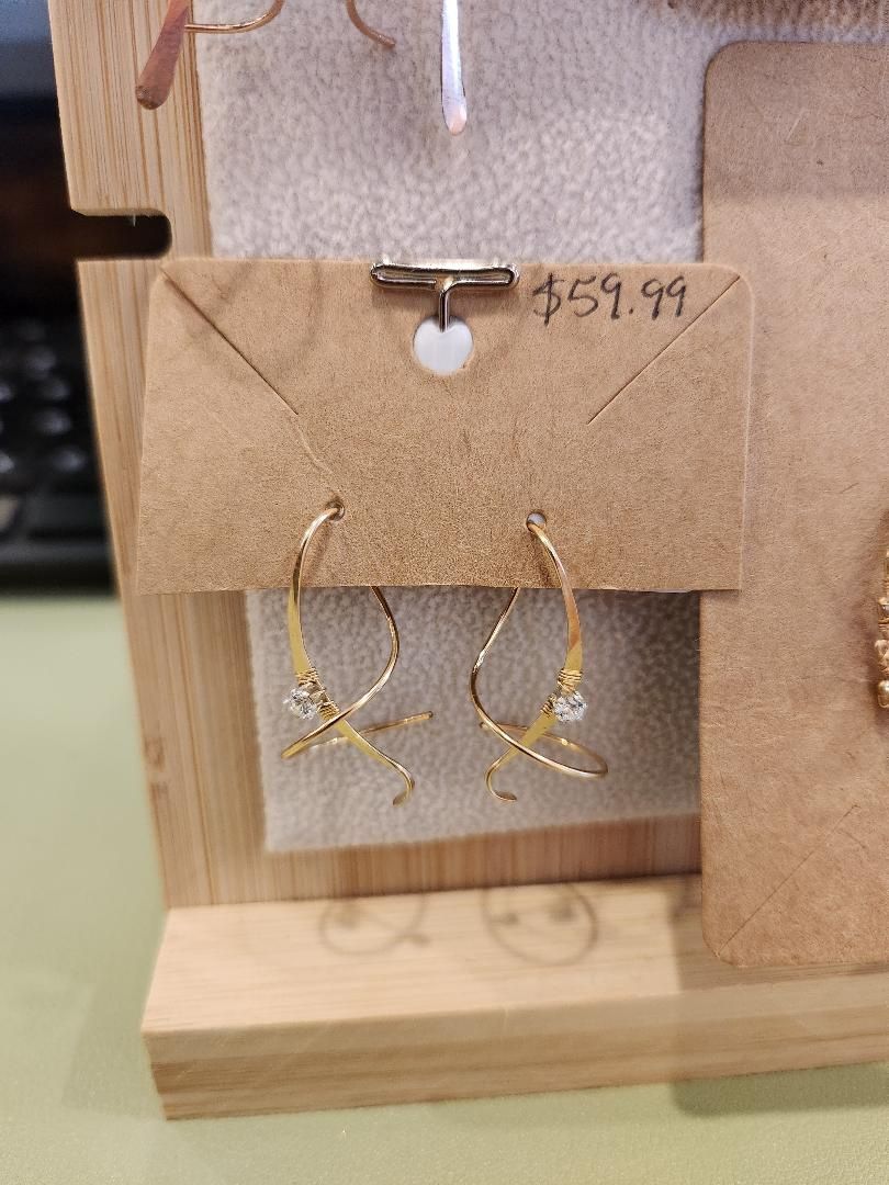 Gold Swirl Single Diamond Earring