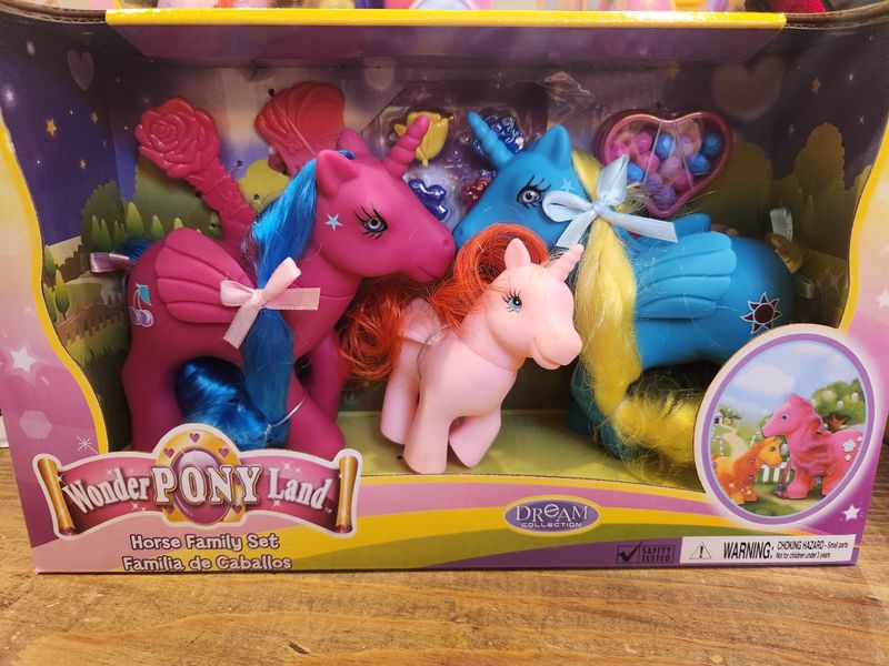 Toysmith Wonder Pony Land Horse &amp; Family Set