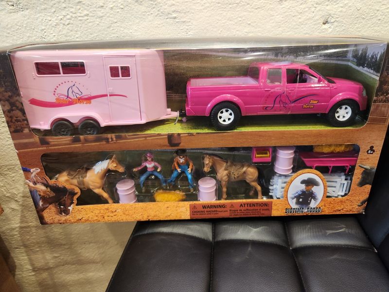 Truck/Trailer/Barrel Set