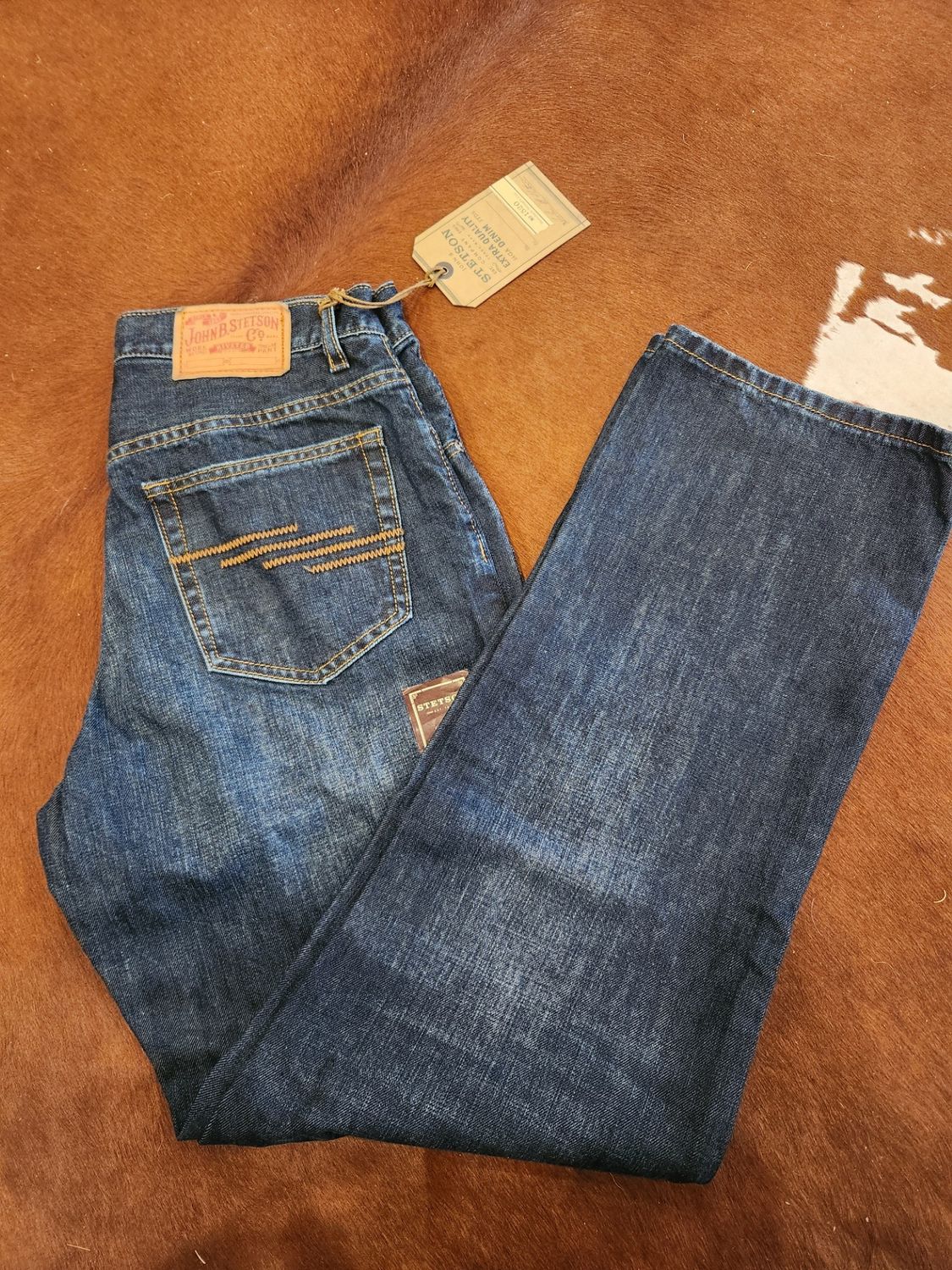 Men's 1520 Fit Standard Straight Leg 4 Zig Zag Emb. Lines Back Pocket Jeans